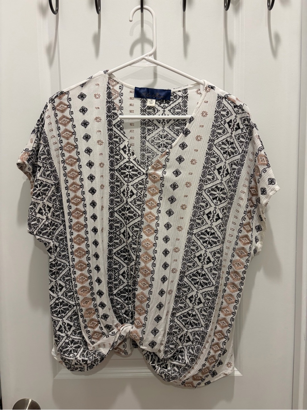 Francesca’s White Top with Black & Tan Geometric Print - Size Medium